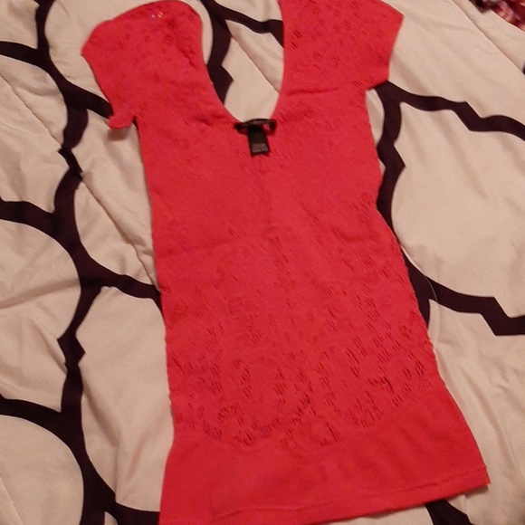 2 off the shoulder talk tops - Picture 4 of 4